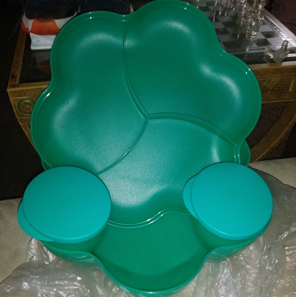 Chip and Dip set by Tupperware